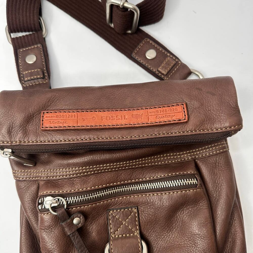 Vintage Y2K Fossil Genuine Leather Crossbody Bag – Distressed Brown Key Charm - Picture 3 of 13